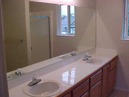 Masterbath1.JPG (29298 bytes)