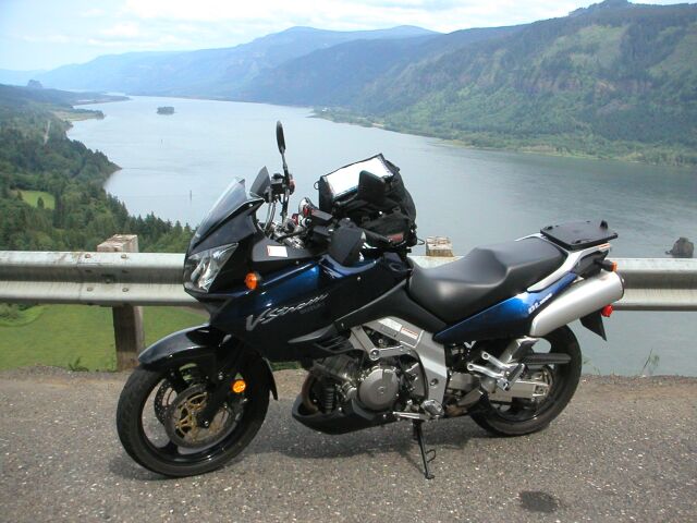 V-Strom @ Cape Horn.jpg (68131 bytes)